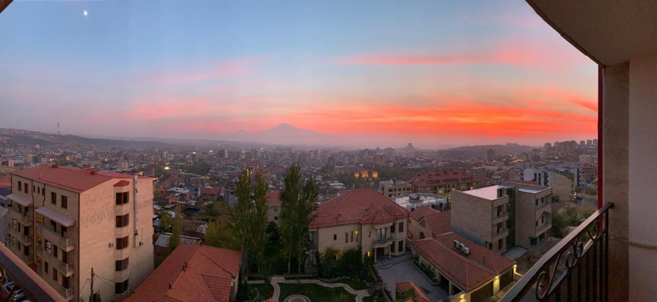 Flat With Balcony On Cascade Διαμέρισμα Γιερεβάν Εξωτερικό φωτογραφία
